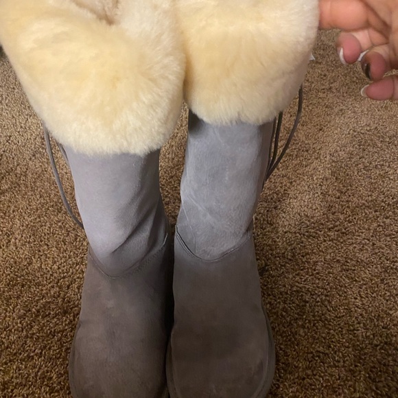 UGG gray fur in the inside Tall Uggs size 8 - Picture 4 of 13